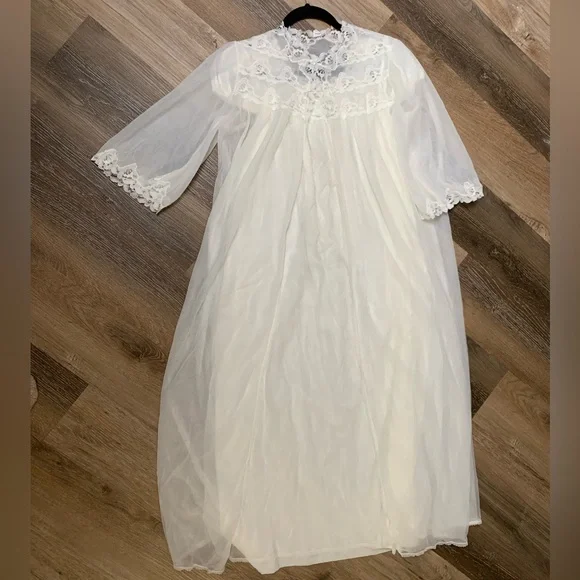 Vintage Peignoir Set White Lingerie Nightgown & Robe White Lace Made In Italy - Picture 9 of 10